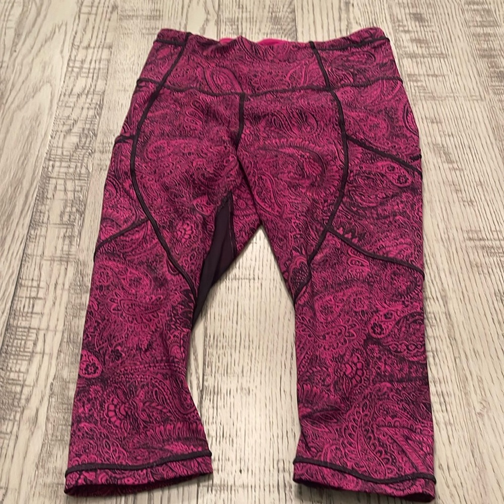 Lululemon Athletica Outrun 17" Crop sz 6